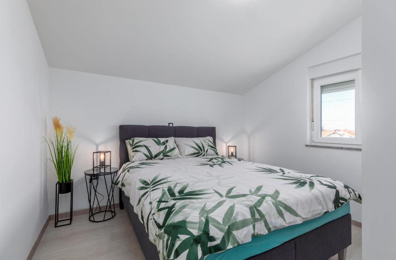 Apartment Vito With Sea View Fazana Exterior photo