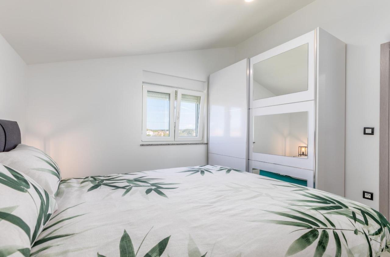 Apartment Vito With Sea View Fazana Exterior photo